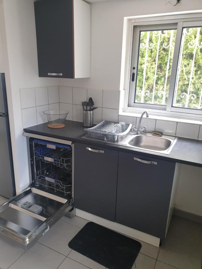 Logement Prive, Spacieux Et Moderne, Situe Entre Le Luberon, La Cote Marseillaise, La Provence Et Ses Richesses. Pertuis Exteriör bild