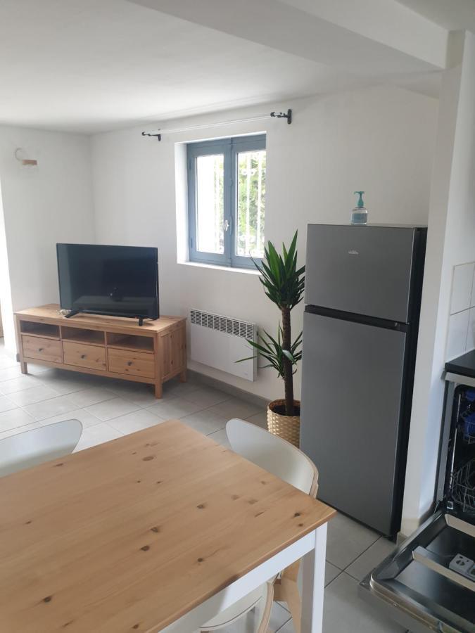 Logement Prive, Spacieux Et Moderne, Situe Entre Le Luberon, La Cote Marseillaise, La Provence Et Ses Richesses. Pertuis Exteriör bild